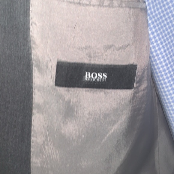 Hugo Boss Size 40R Sports Jacket in very good used condition. 100% Virgin Wool - Picture 6 of 14